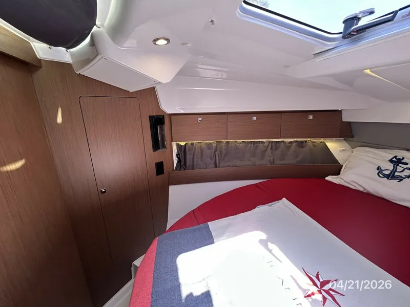Slide: The Image of Jeanneau 895 master stateroom port - 6052901