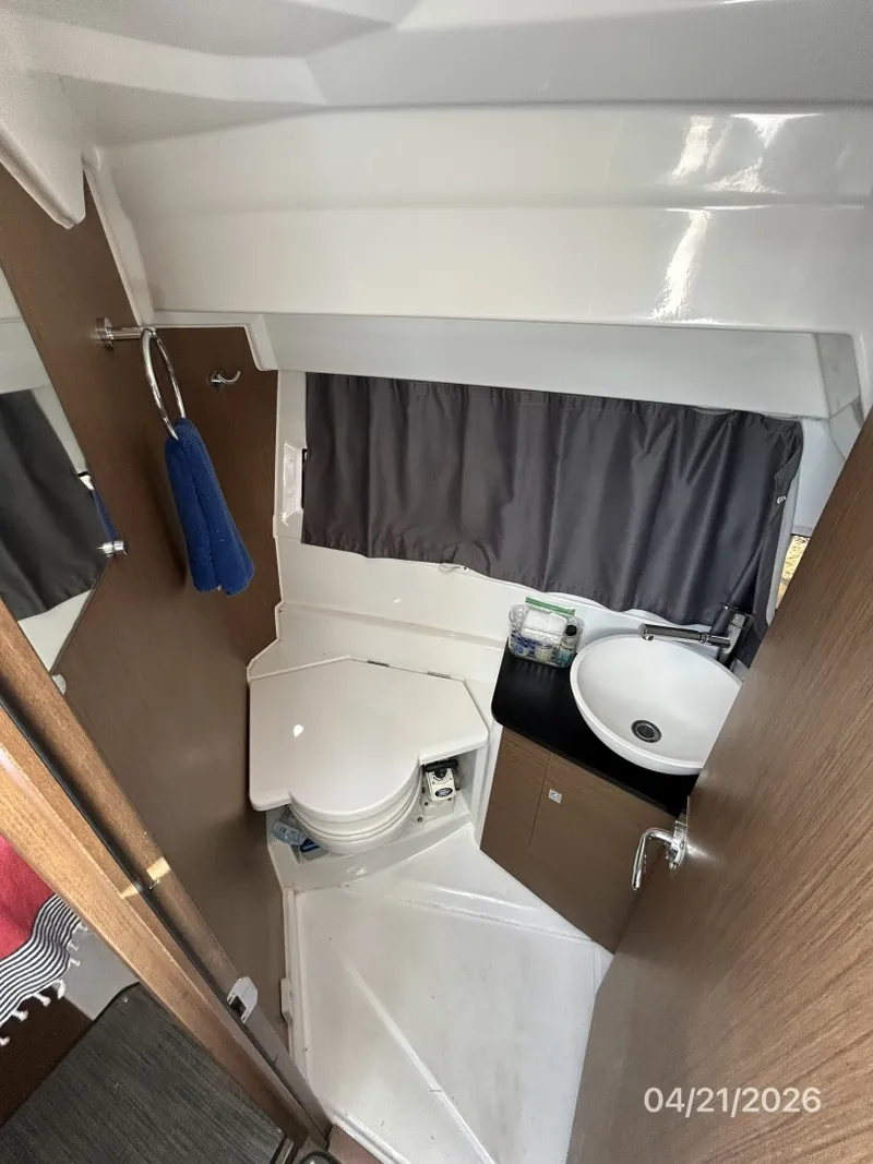 Slide: The Image of Jeanneau 895 head2 - 6052813