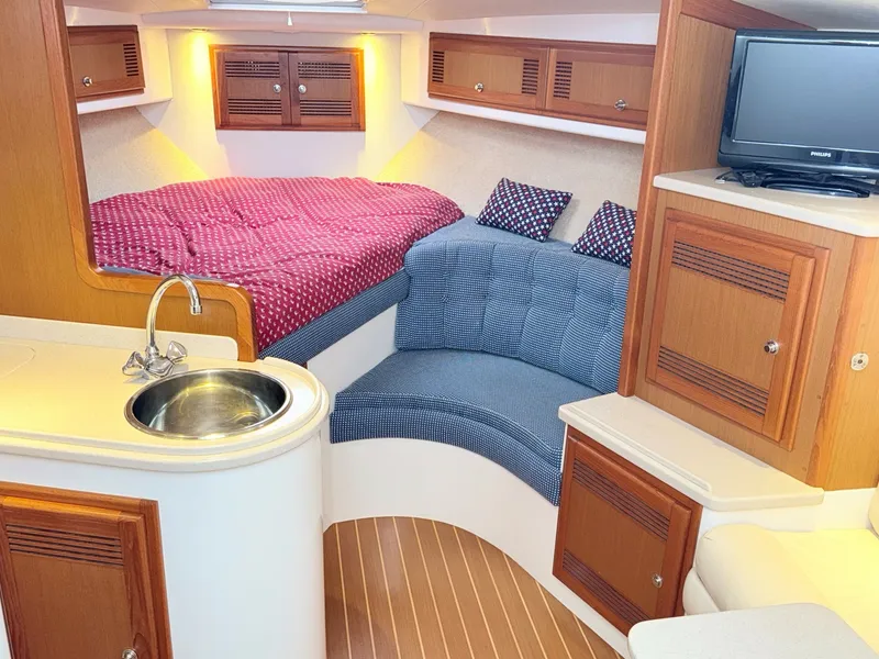 Slide: The Image of Cabo 35 SCREAMIN' EAGLE - Cabin Accomodations 1999 Cabo 35 Express SCREAMIN' EAGLE - 6079595
