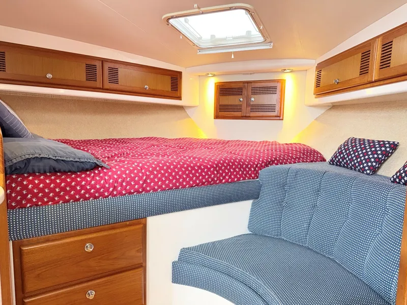 Slide: The Image of Cabo 35 SCREAMIN' EAGLE - Cabin Accomodations 1999 Cabo 35 Express SCREAMIN' EAGLE - 6079590