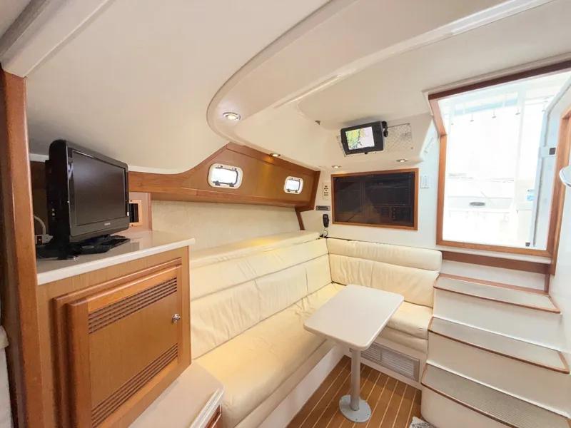 Slide: The Image of Cabo 35 SCREAMIN' EAGLE - Cabin 1999 Cabo 35 Express SCREAMIN' EAGLE - 6079598