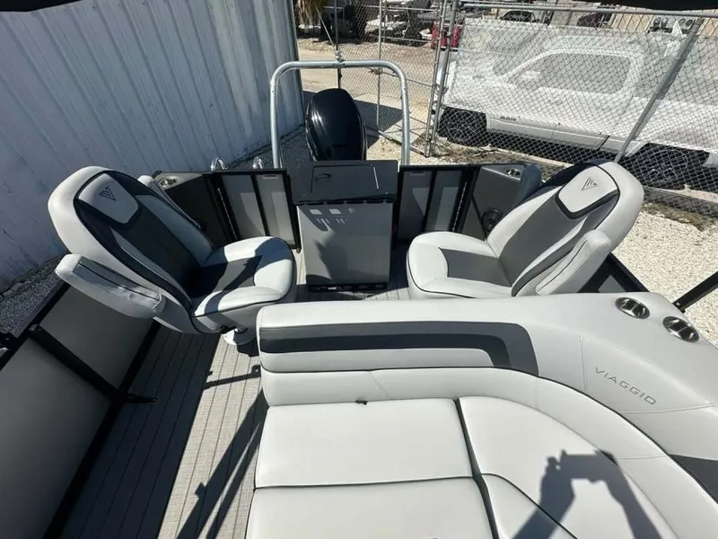 Slide: The Image of Custom Viaggio Lago X-R 22 2023 - 6053003