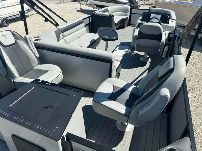 Slide: The Image of Custom Viaggio Lago X-R 22 2023 - 6052998