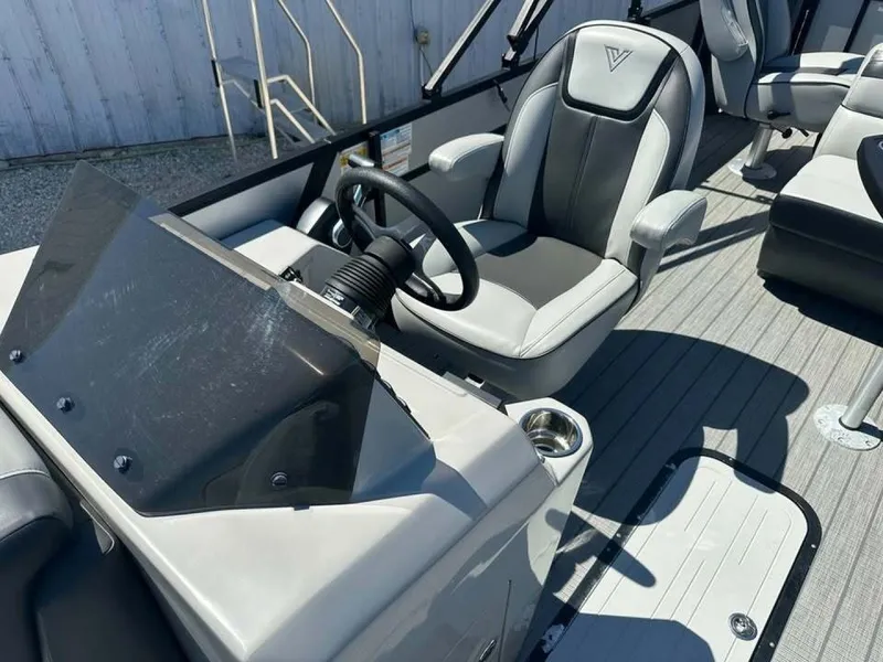 Slide: The Image of Custom Viaggio Lago X-R 22 2023 - 6053000