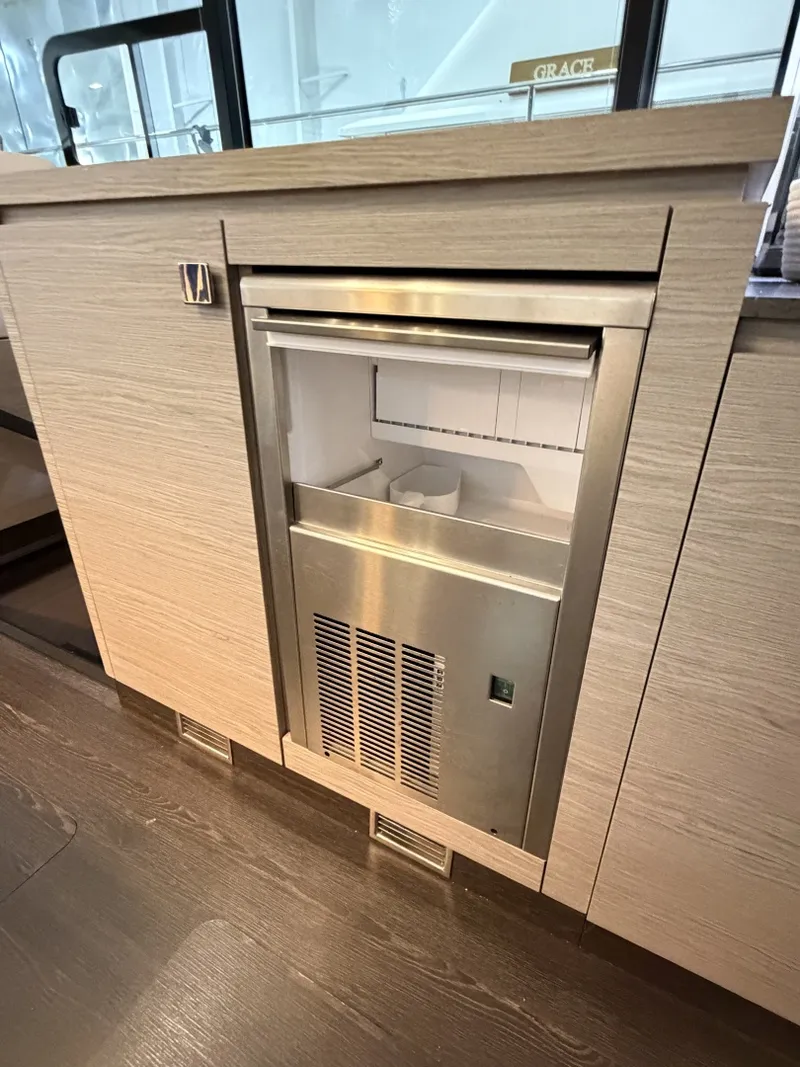 Slide: The Image of Fountaine Pajot MY 5 2024 - 6053367