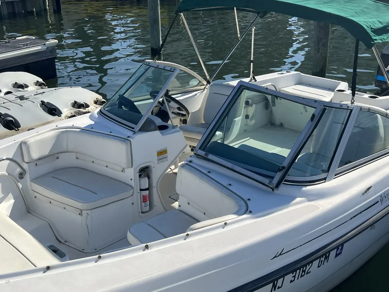 Slide: The Image of Boston Whaler 18 Ventura Bowrider 2000 - 6053411