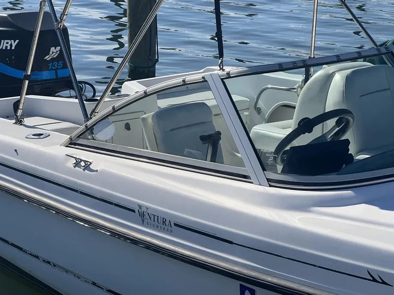 Slide: The Image of Boston Whaler 18 Ventura Bowrider 2000 - 6053407