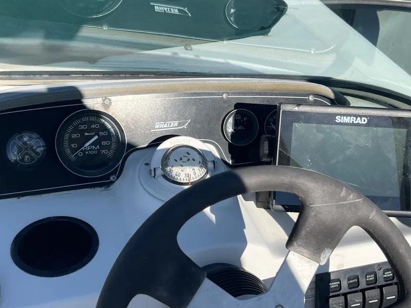 Slide: The Image of Boston Whaler 18 Ventura Bowrider 2000 - 6053384