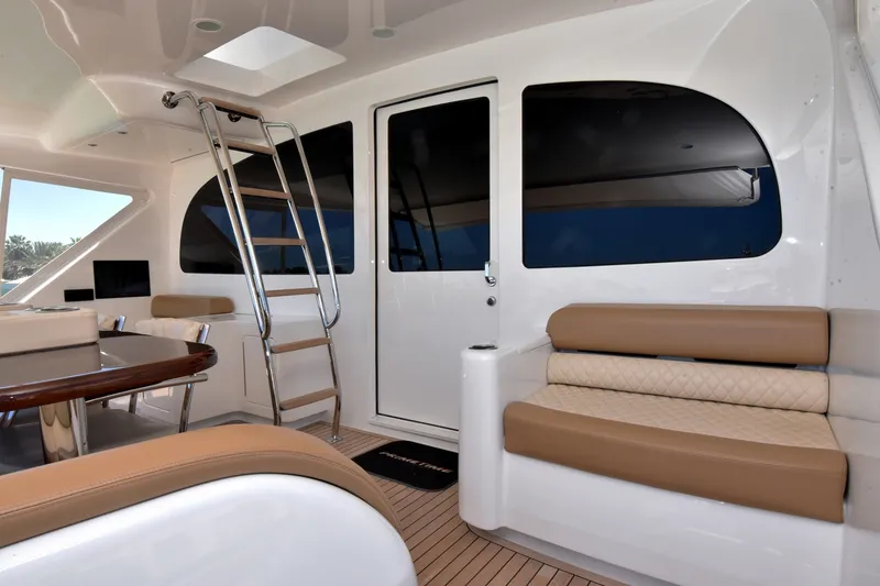 Slide: The Image of 2024 Viking 90 Skybridge - PRIMETIME - 6077099