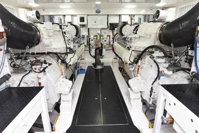 Slide: The Image of 2024 Viking 90 Skybridge - PRIMETIME - 6077156