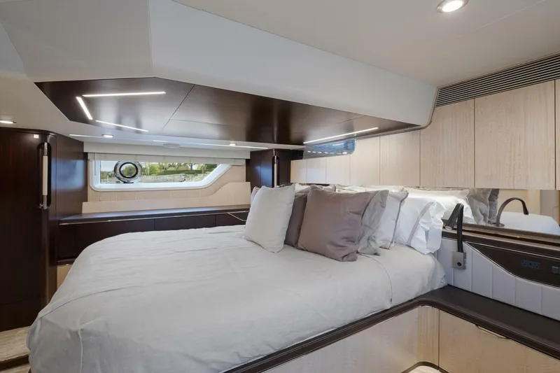 Slide: The Image of Burger 48 CUSTOM 2019 - 6053494