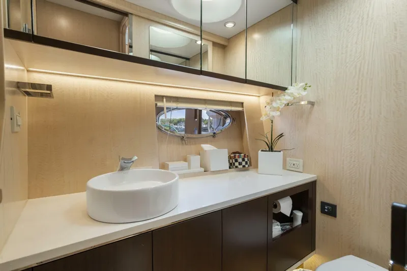 Slide: The Image of Burger 48 CUSTOM 2019 - 6053504