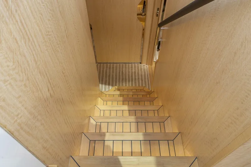 Slide: The Image of Burger 48 CUSTOM 2019 - 6053532