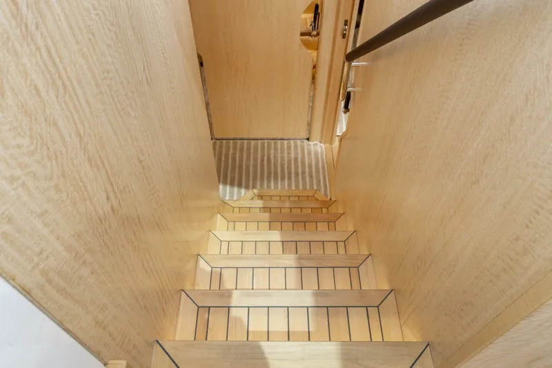 Slide: The Image of Burger 48 CUSTOM 2019 - 6053533