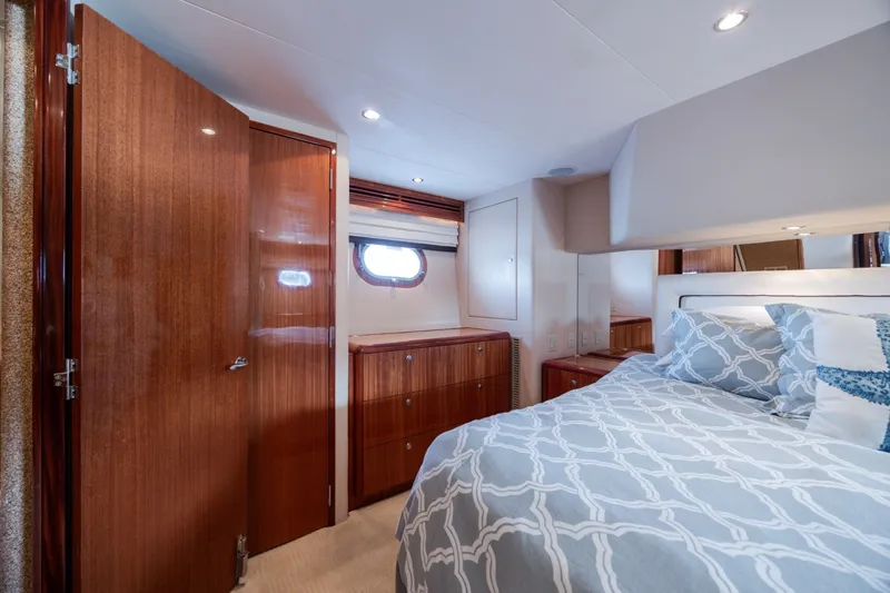 Slide: The Image of Hatteras Motor Yacht 2008 - 6224167