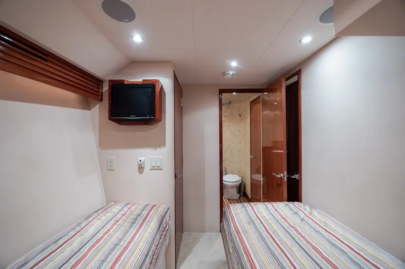 Slide: The Image of Hatteras Motor Yacht 2008 - 6224204
