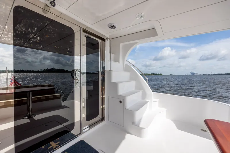 Slide: The Image of Hatteras Motor Yacht 2008 - 6224254