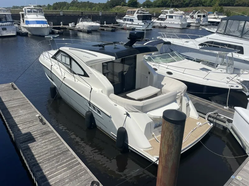 Slide: The Image of Carver Yachts C37  Coupe 2020 - 6054876