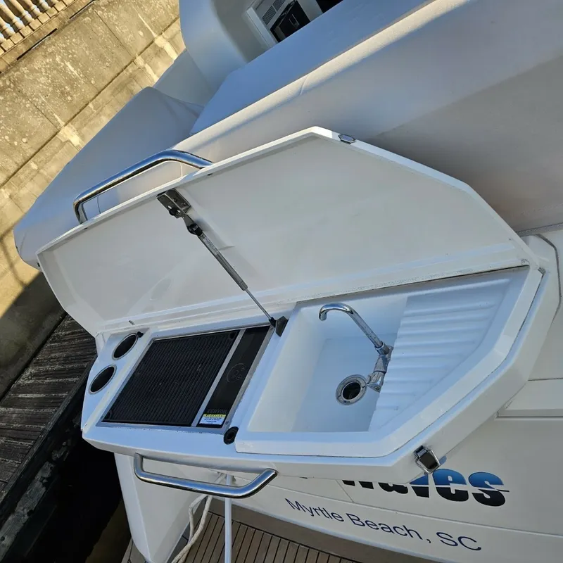 Slide: The Image of Carver Yachts C37  Coupe 2020 - 6054862