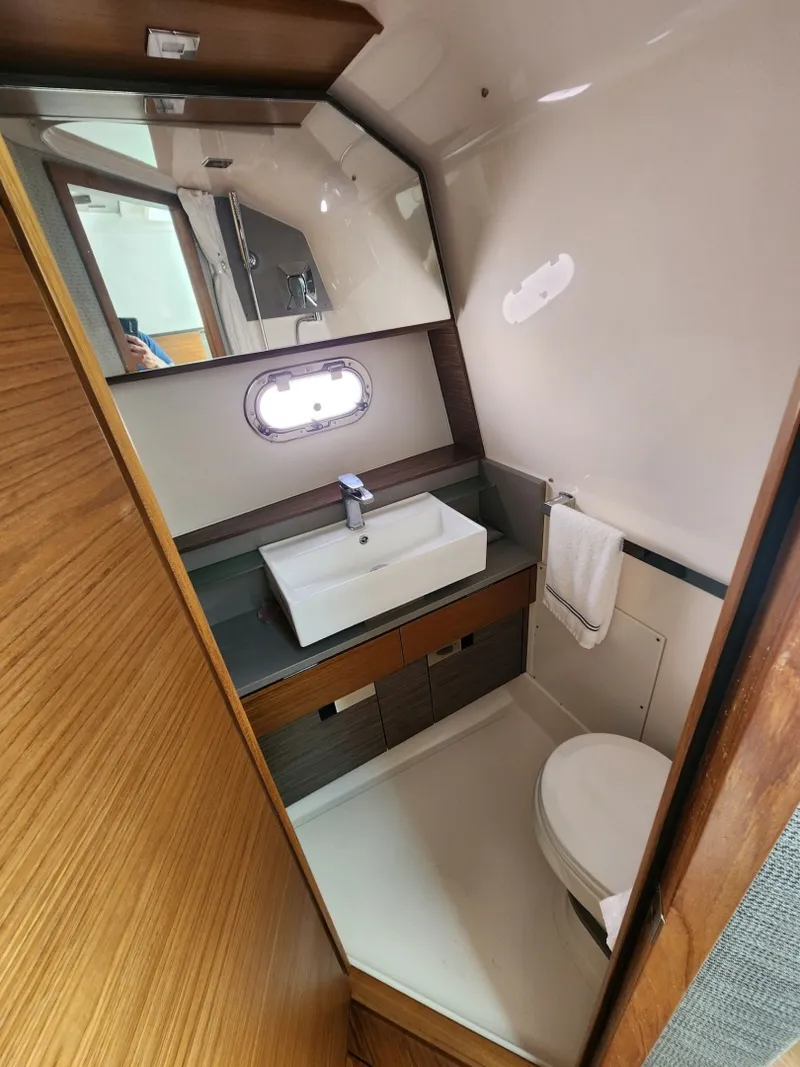 Slide: The Image of Tiara 38 LS 2019 - 6055985