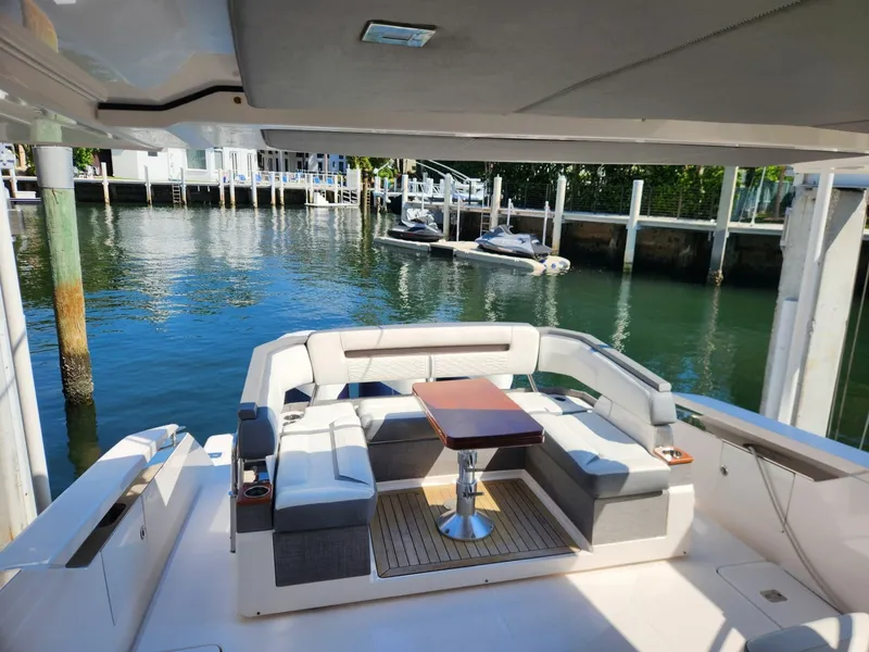 Slide: The Image of Tiara 38 LS 2019 - 6055977