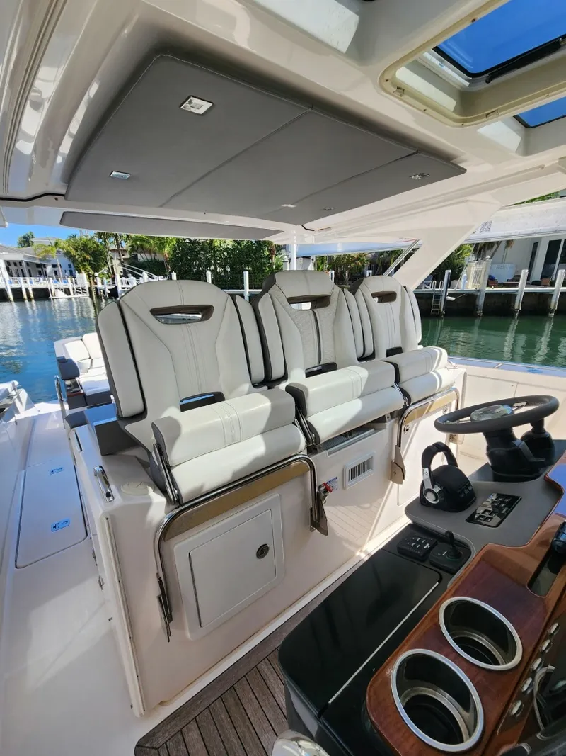 Slide: The Image of Tiara 38 LS 2019 - 6055983