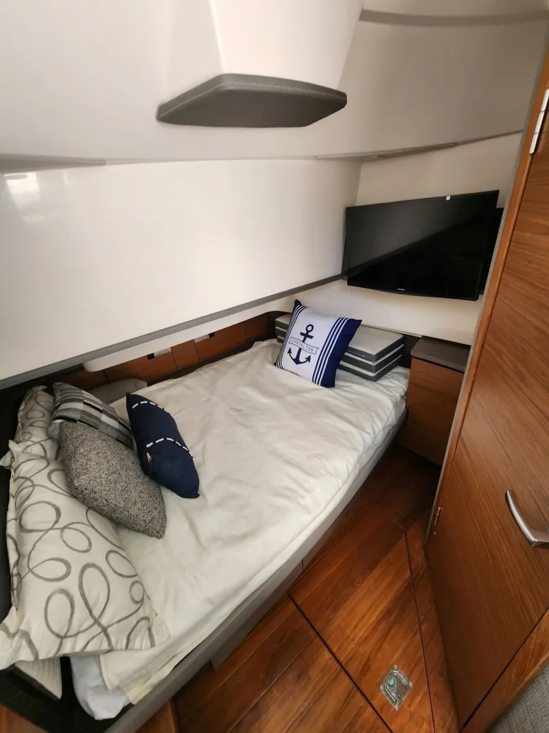 Slide: The Image of Tiara 38 LS 2019 - 6055984