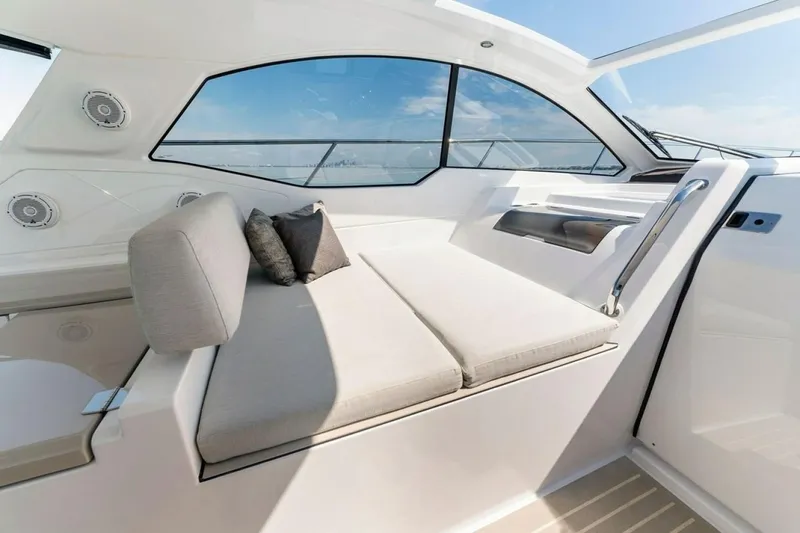Slide: The Image of Azimut Atlantis 2021 - 6056601