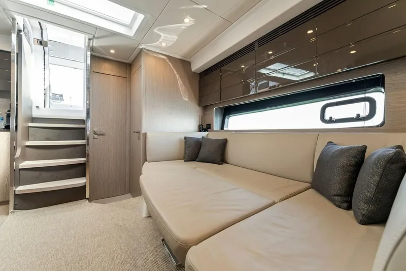 Slide: The Image of Azimut Atlantis 2021 - 6056609