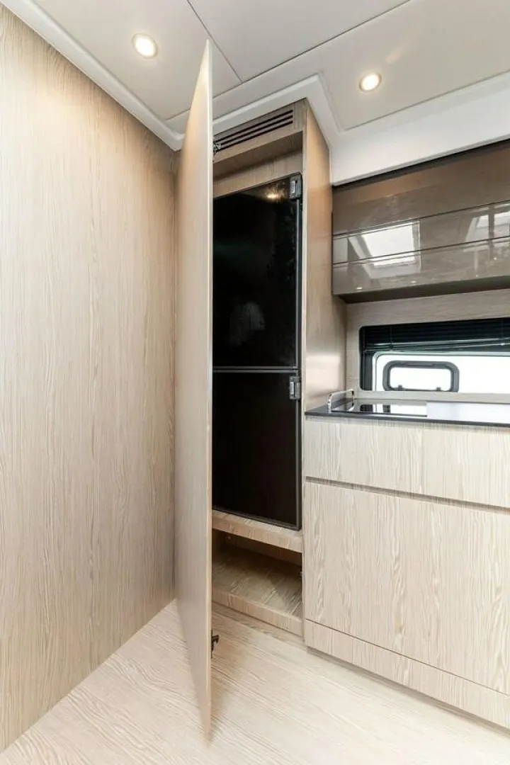 Slide: The Image of Azimut Atlantis 2021 - 6056611