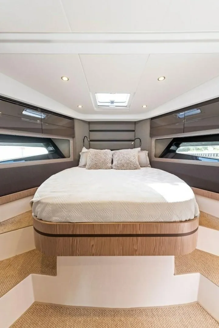 Slide: The Image of Azimut Atlantis 2021 - 6056614