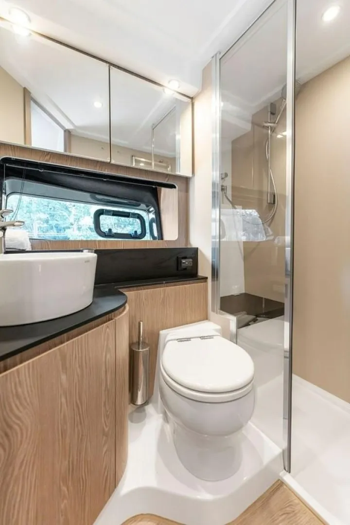 Slide: The Image of Azimut Atlantis 2021 - 6056617