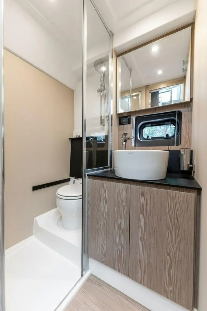 Slide: The Image of Azimut Atlantis 2021 - 6056622