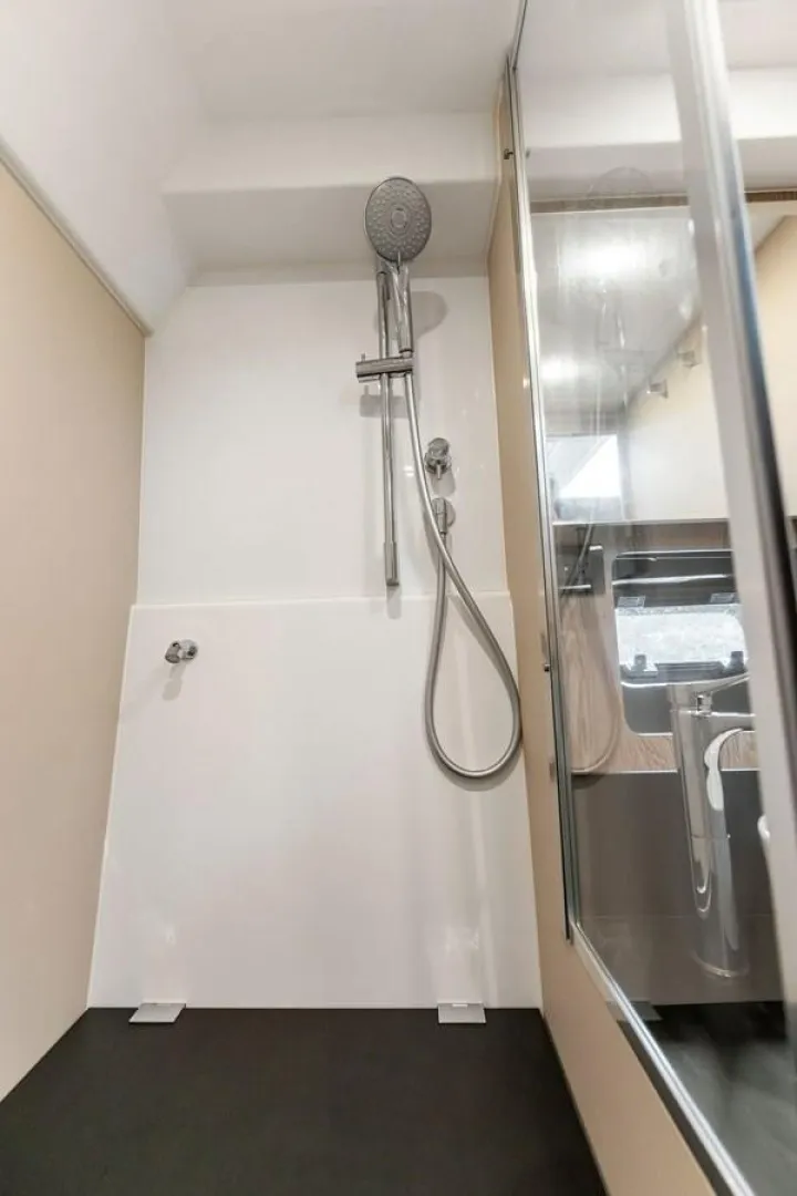 Slide: The Image of Azimut Atlantis 2021 - 6056623