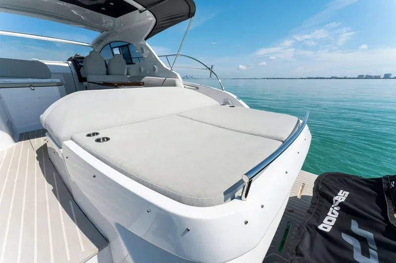 Slide: The Image of Azimut Atlantis 2021 - 6056592