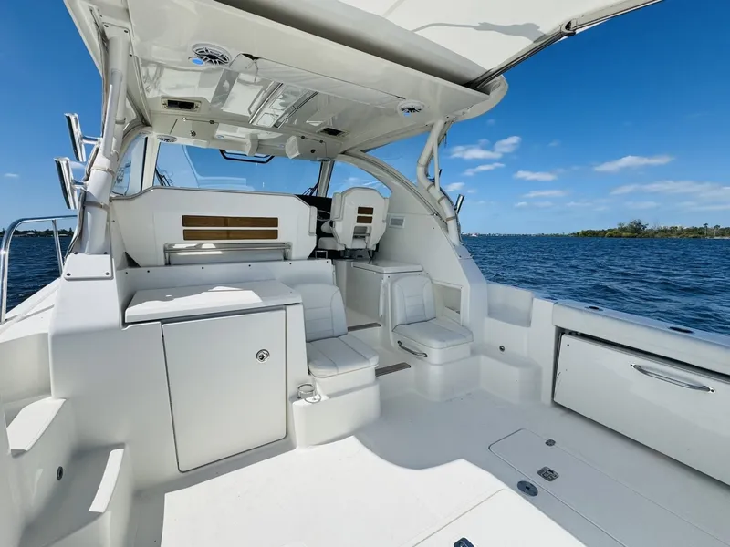 Slide: The Image of Pursuit OS 355 2021 - 6057226