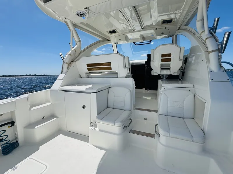 Slide: The Image of Pursuit OS 355 2021 - 6057230