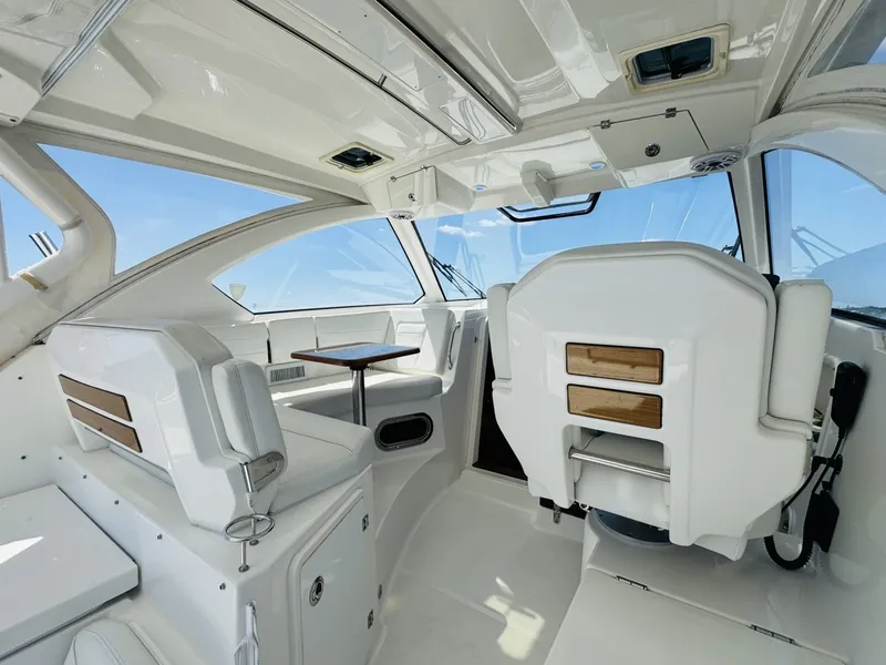 Slide: The Image of Pursuit OS 355 2021 - 6057233