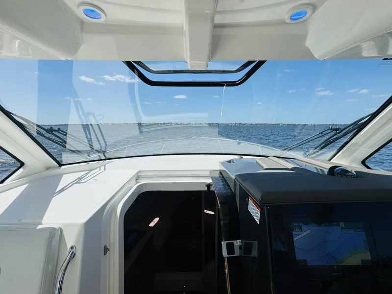 Slide: The Image of Pursuit OS 355 2021 - 6057238