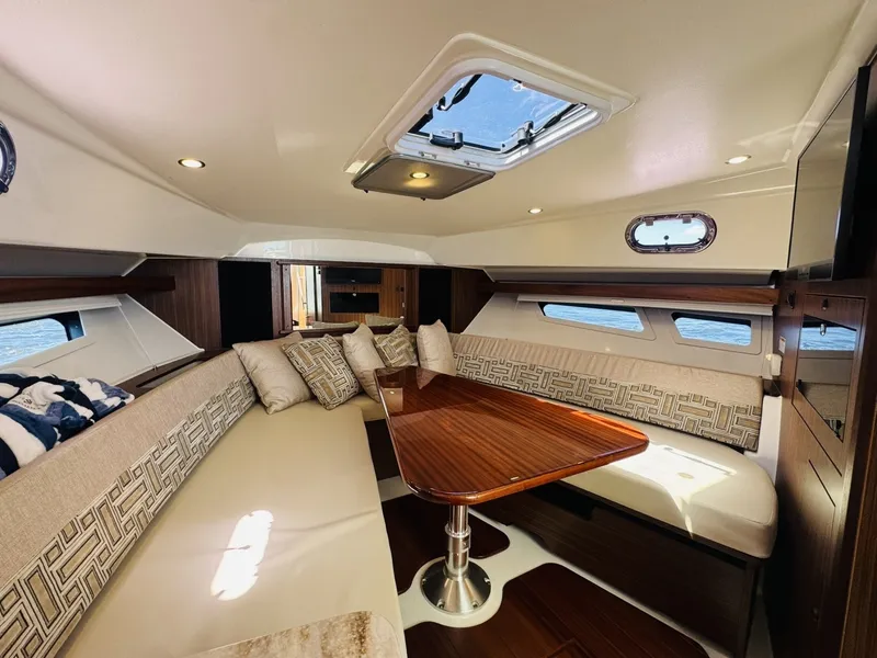 Slide: The Image of Pursuit OS 355 2021 - 6057246