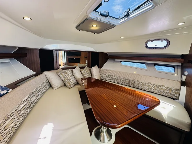 Slide: The Image of Pursuit OS 355 2021 - 6057248