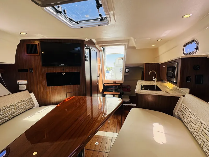 Slide: The Image of Pursuit OS 355 2021 - 6057249