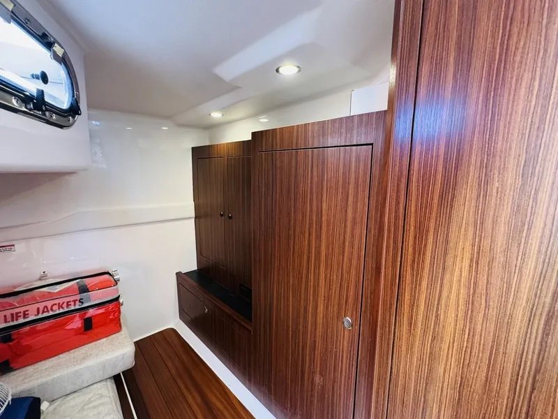 Slide: The Image of Pursuit OS 355 2021 - 6057251