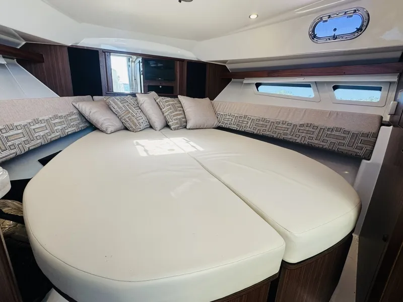 Slide: The Image of Pursuit OS 355 2021 - 6057252