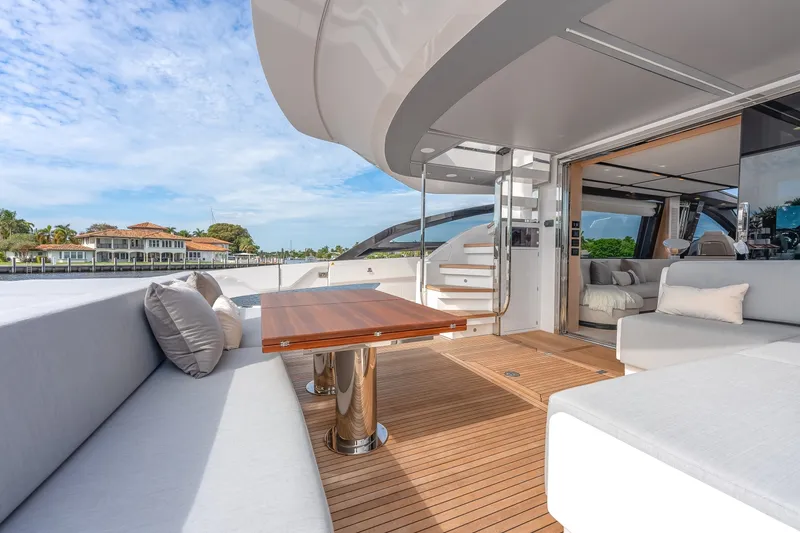 Slide: The Image of Azimut S8 2024 - 6058108