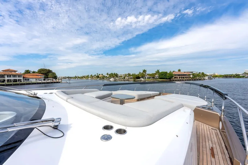 Slide: The Image of Azimut S8 2024 - 6058169