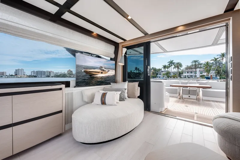 Slide: The Image of Azimut S8 2024 - 6058181