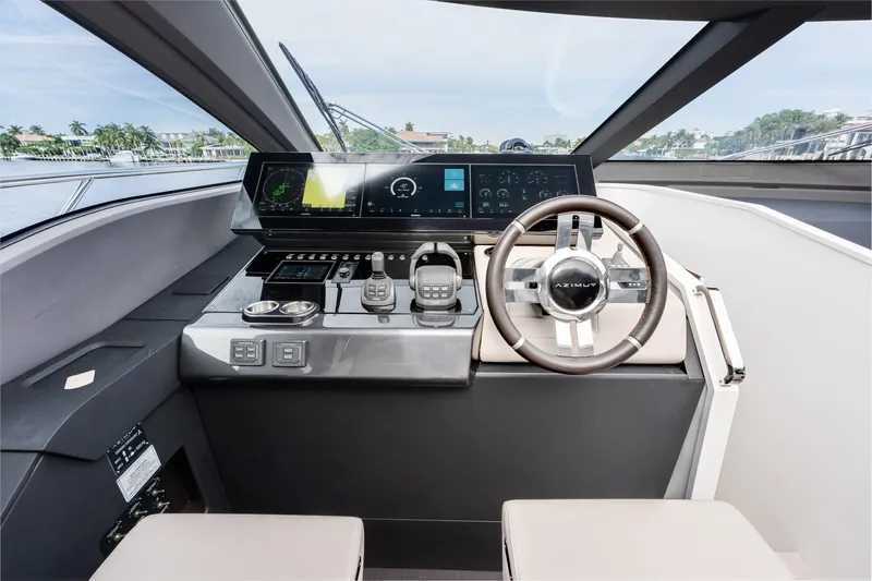 Slide: The Image of Azimut S8 2024 - 6058188