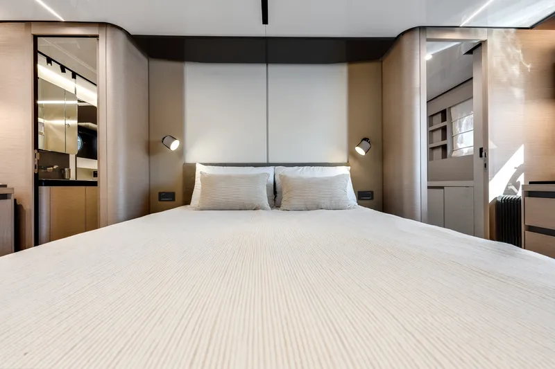 Slide: The Image of Azimut S8 2024 - 6058191