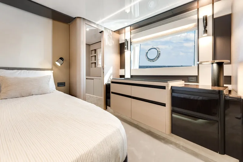 Slide: The Image of Azimut S8 2024 - 6058193
